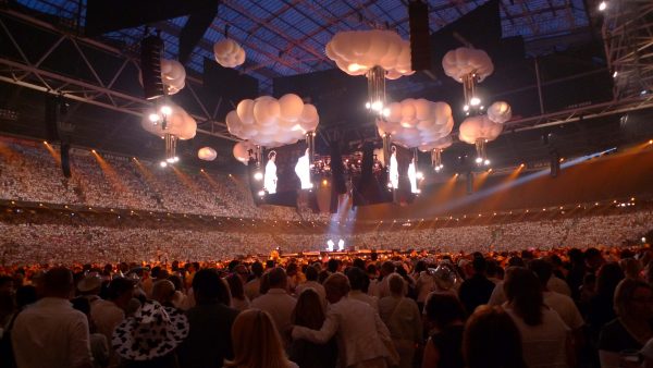 large inflatable clouds Toppers 2010